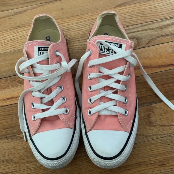 Peach Low Top Converse - Picture 1 of 4